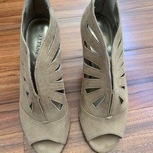 Alfani 3 1/2” heel